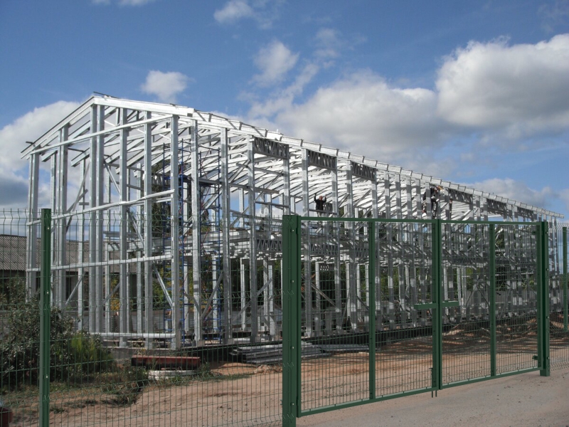 Забор на строительной площадке