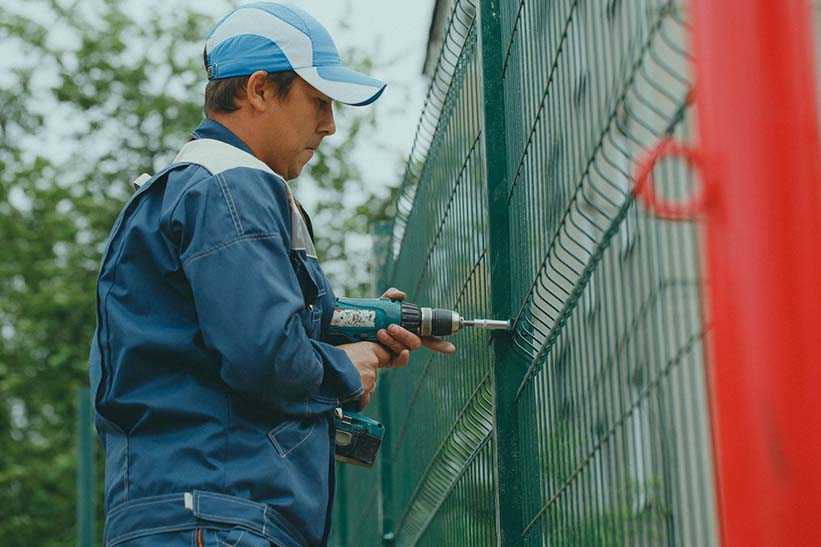 Какие инструменты нужны чтобы установить забор самостоятельно