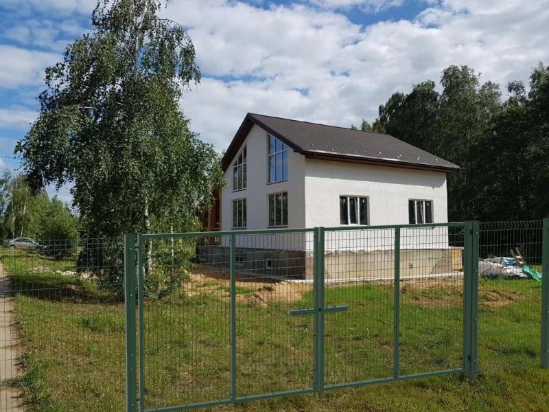 Металлический забор на дачу