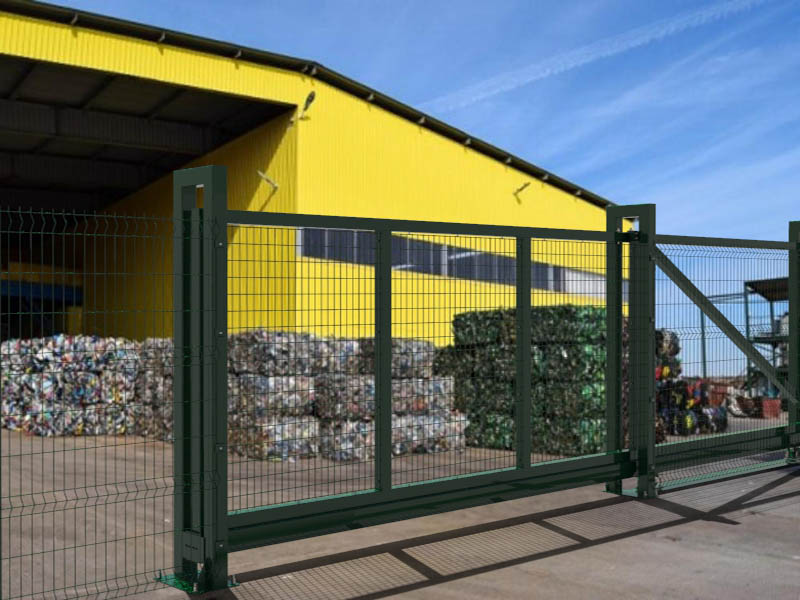 Сетчатый забор для свалки