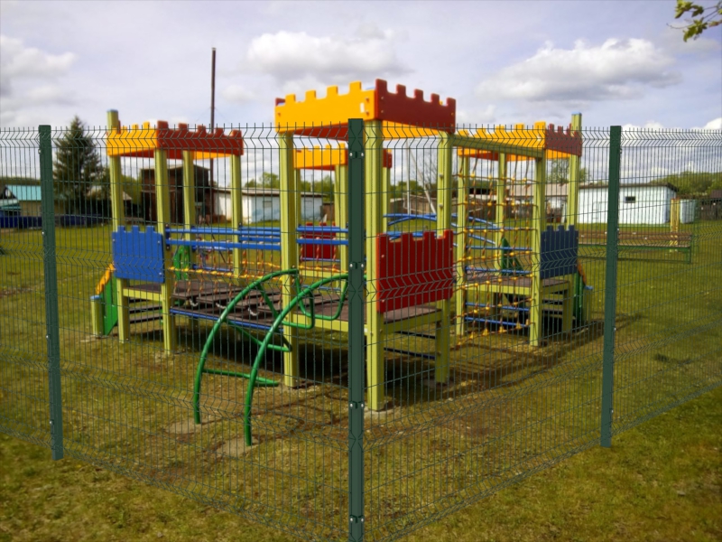 Забор на детской площадке