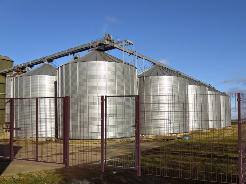 Ограждение для зернохранилища